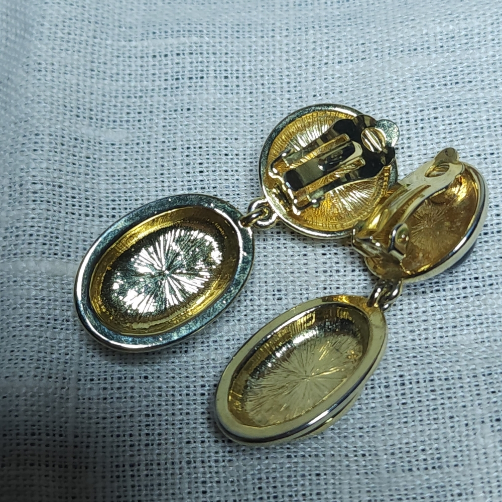 Vintage Clip On Drop Earrings Black Enamel Gold Tone Modernist 60s 2" - Picture 6 of 7